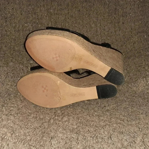 VINCE CAMUTO-INSLO Black Leather Wedge T-Strap - Picture 7 of 7